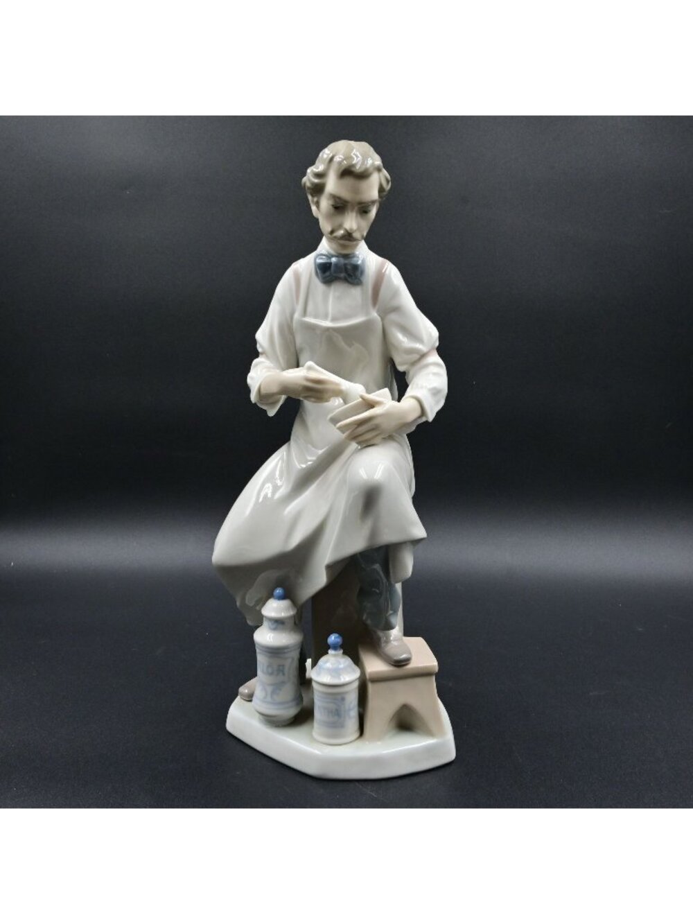 Lladro Pharmacist Figurine 4844 Retired Vintage Glossy Porcelain Apothecary 12"